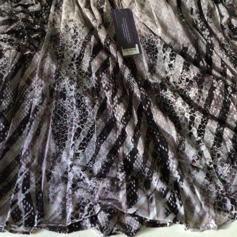 Jennifer Lopez Wild Zebra Print Top - Picture 2 of 4
